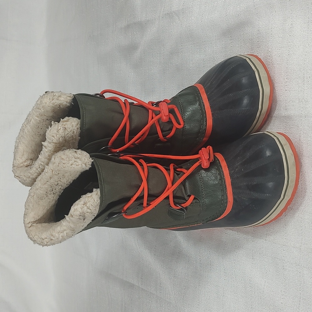 Sorel Waterproof Olive Green Winter Snow Boots Bungee Closure Womens Size 6